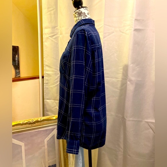 GAP Long Sleeve, Navy/White Plaid, Button Down Shirt (Medium) - Picture 4 of 7